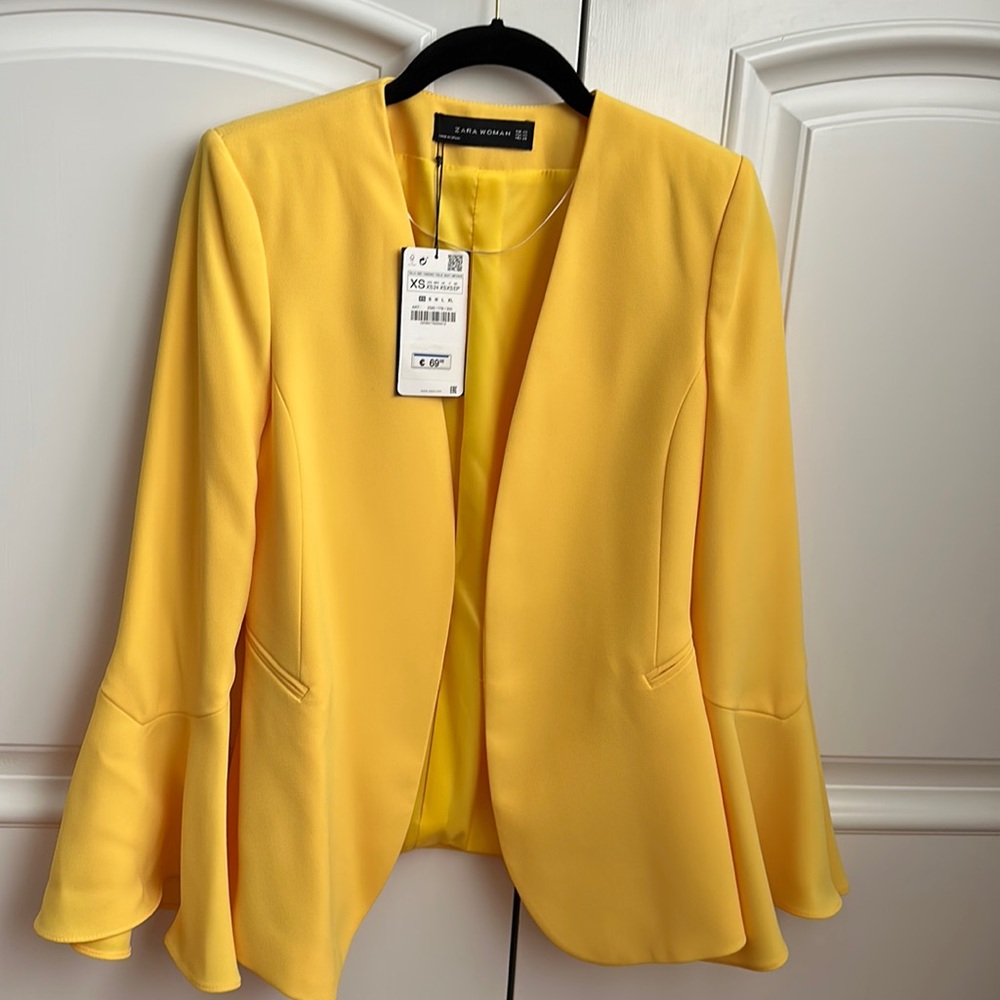 Brand new Zara blazer with bell sleeves xs